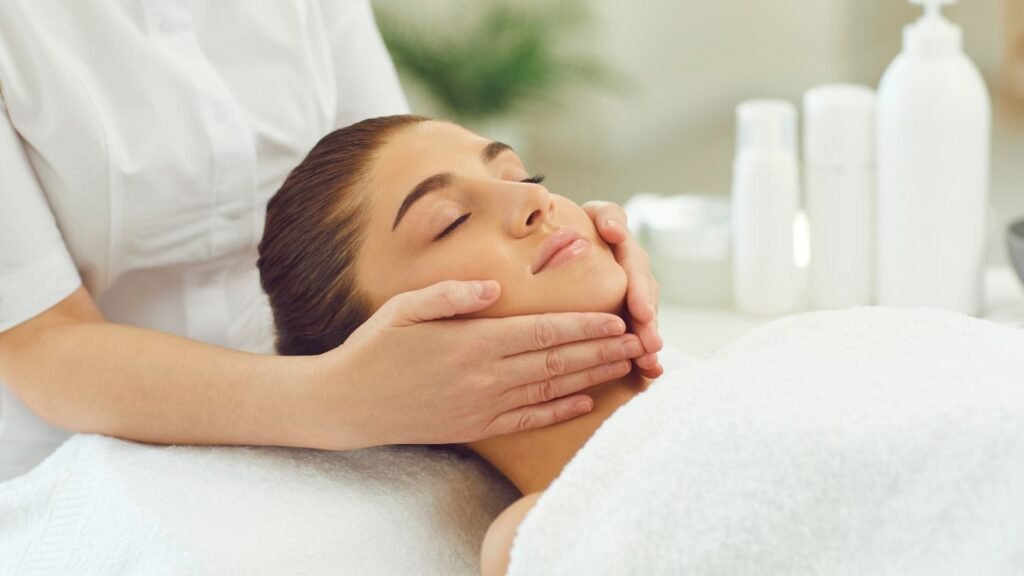 How to tighten your aging Skin How to tighten your aging Skin
